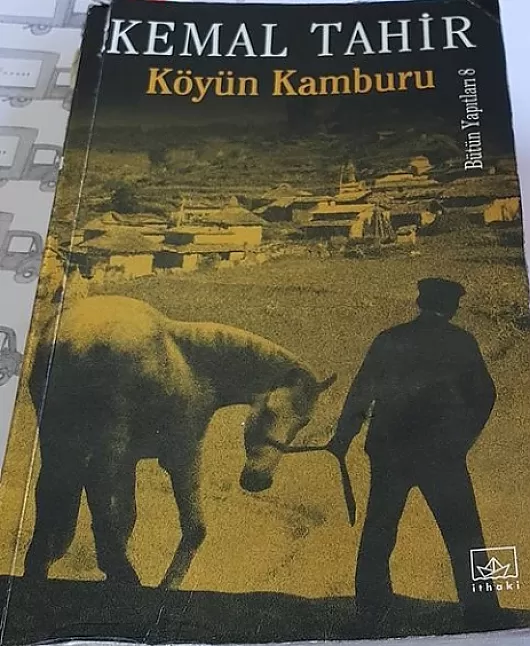 Köyün Kamburu Roman Özeti