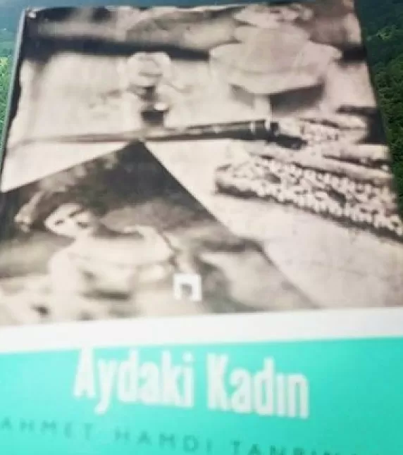Aynadaki kadın