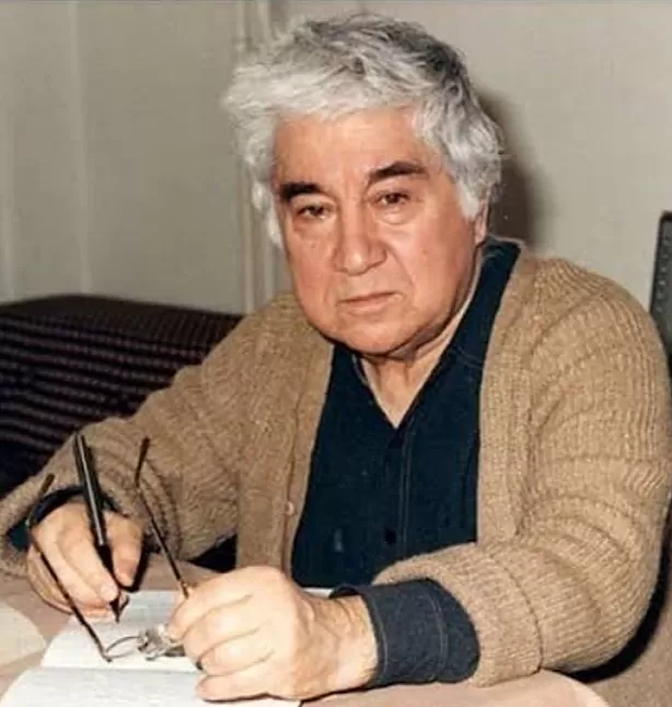 Aziz Nesin'nin Kariyeri AZİZ NESİN KİMDİR? Eserleri nelerdir ?