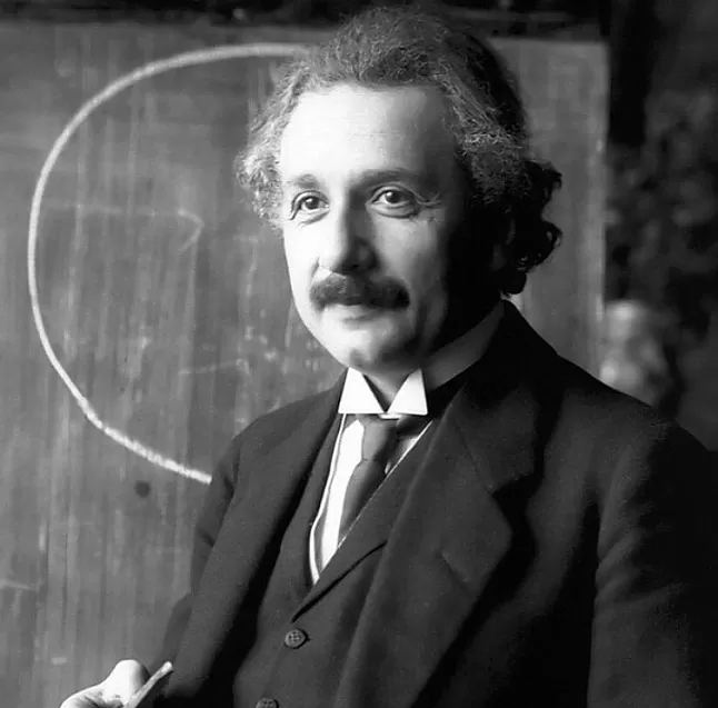 Albert Einstein Kimdir? Einstein Neyi Buldu ?