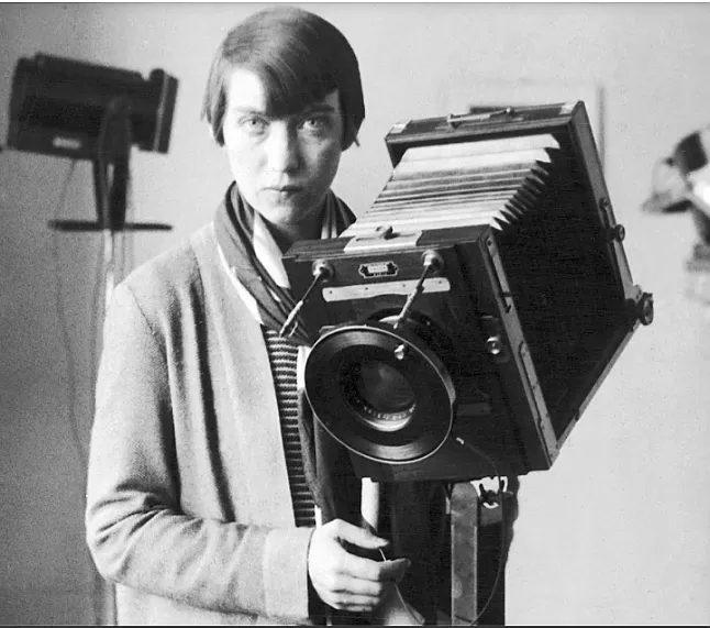 Berenice Abbott Kariyer Berenice Abbott Kamerası