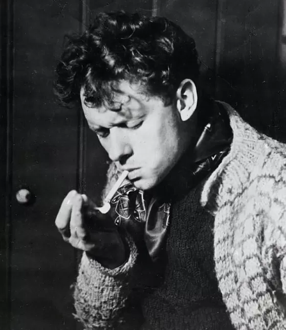 Dylan Thomas Kimdir ? Hayatı Ve Biyografisi