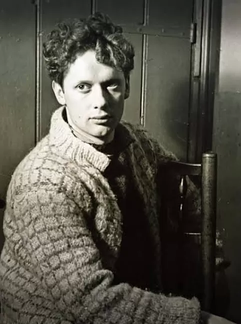 Dylan Thomas Kimdir ?