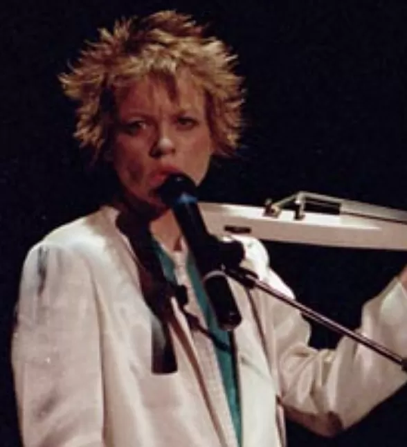 Laurie Anderson Kimdir ? Hayatı Ve Biyografisi