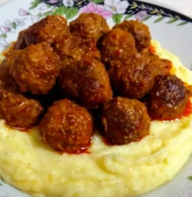Patates Püre Yatağında Misket Köfte Tarifi Nasıl Hazırlanır ?