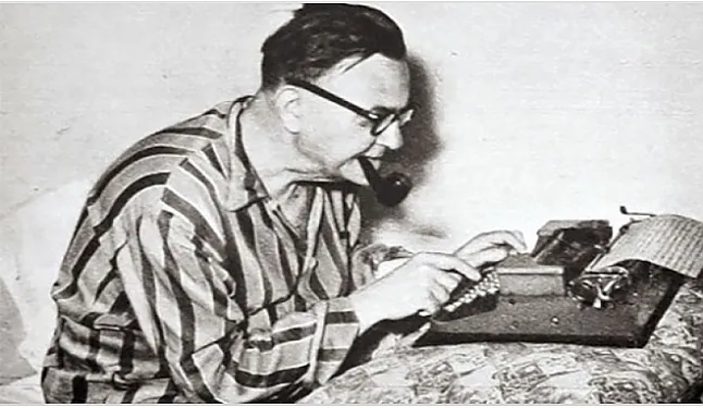 Nurullah Ataç Kimdir?