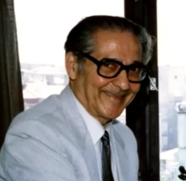 ‌Aydın Sayılı Kimdir ?
