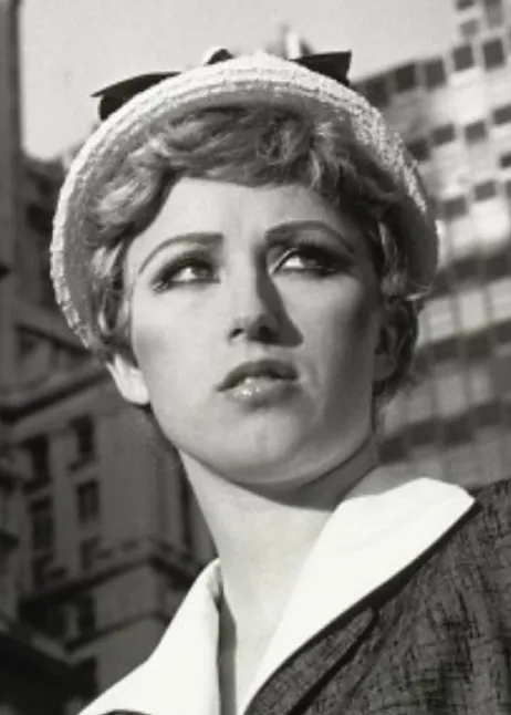 Louise Lawler neler yaptı Kariyeri nelerdir Louise Lawler Kimdir ?