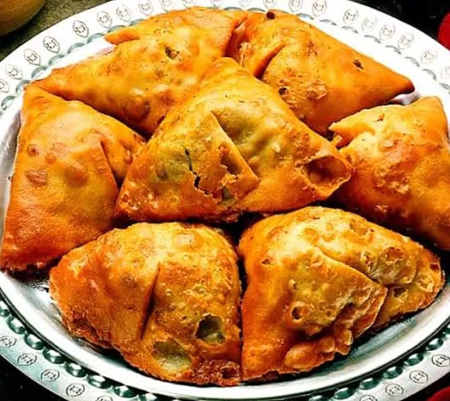 2. Samosas (Kızarmış Patates/Sebzeli Börek) Tarifi