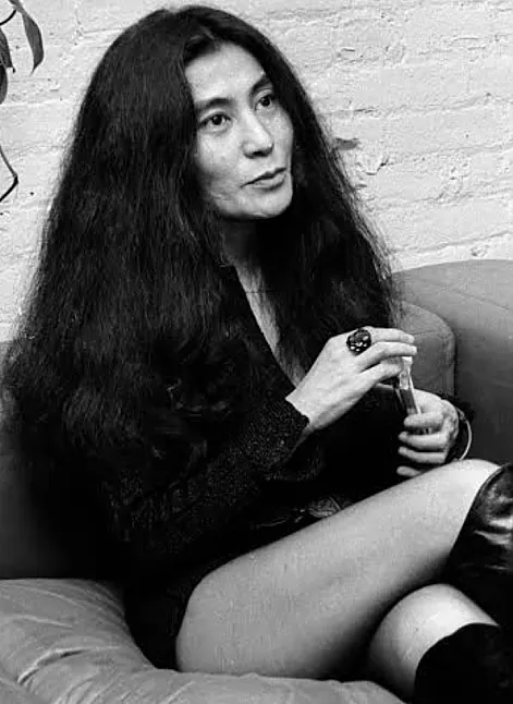 Yoko Ono Kimdir ?