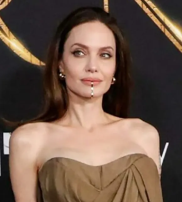 Angelina Jolie Kimdir ? Instagram Hesabı Neden Açtı ? Afgan Kadınlar için Neler Söyledi ?