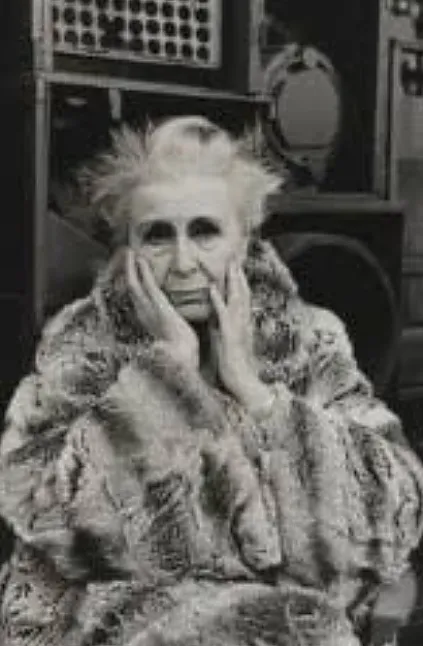 Louise Nevelson Kimdir ?