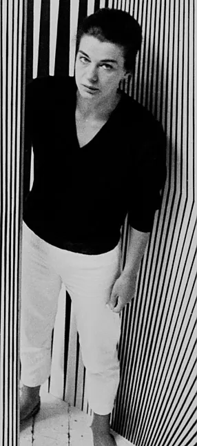 Bridget Riley'in Yaşamı Hakkında Bilgiler Bridget Riley özgeçmişi