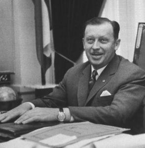 Alfredo Stroessner Kimdir ?